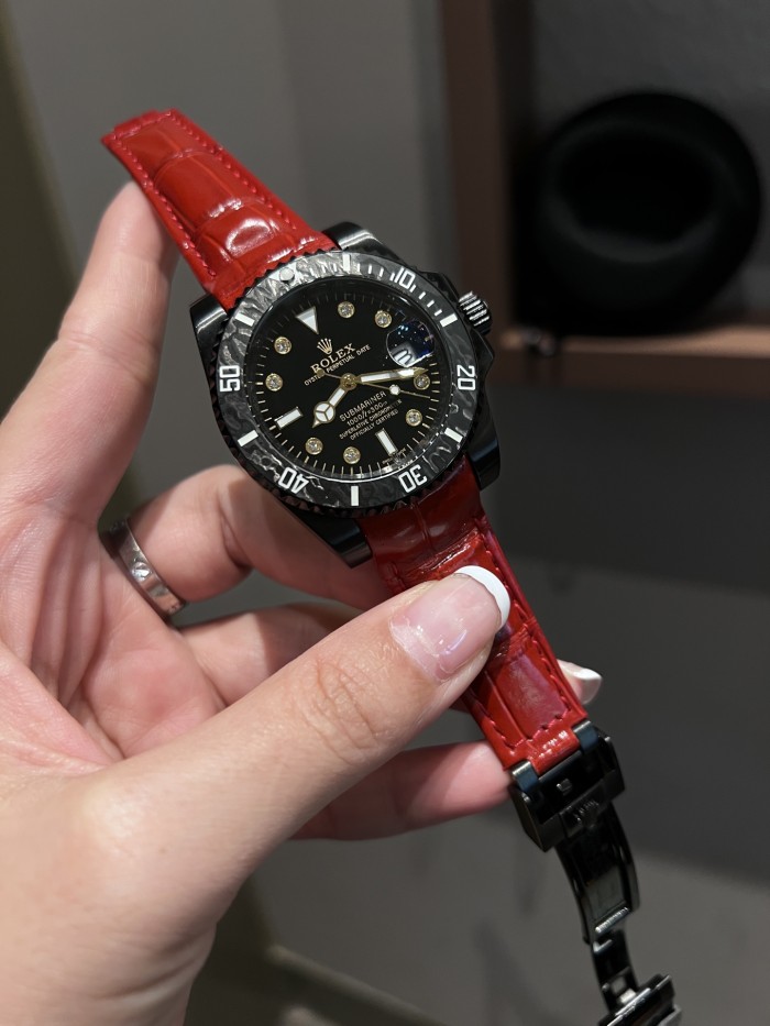 8215 Fully automatic imported mechanical movement watch,904L stainless steel，Mineral scratch-resistant mirror glass，with box, size 40mm，WT220-21-25