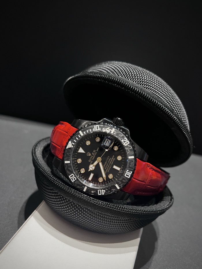 8215 Fully automatic imported mechanical movement watch,904L stainless steel，Mineral scratch-resistant mirror glass，with box, size 40mm，WT220-21-25