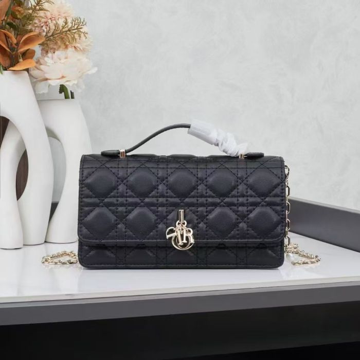 Leather bag, 5A,no box,size 21 x 11.5 x 4.5cm,B98-192-198