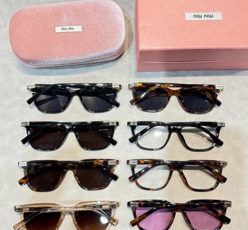 Blue light blocking sunglasses with the box and case ,G25-2199-2206