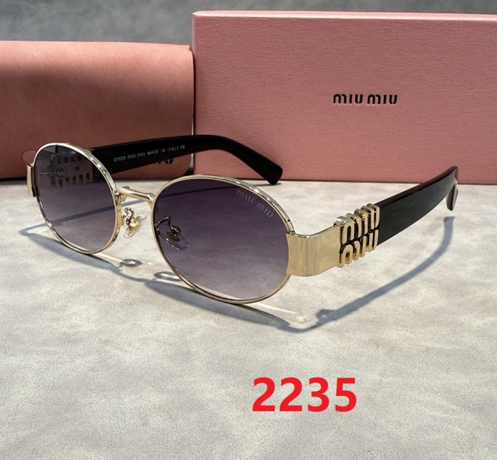 Blue light blocking sunglasses with the box and case ,G25-2232-2237