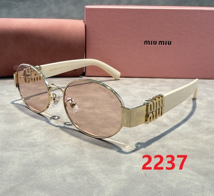 Blue light blocking sunglasses with the box and case ,G25-2232-2237