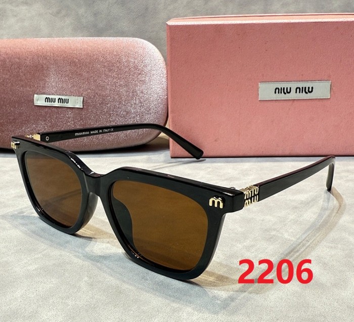 Blue light blocking sunglasses with the box and case ,G25-2199-2206