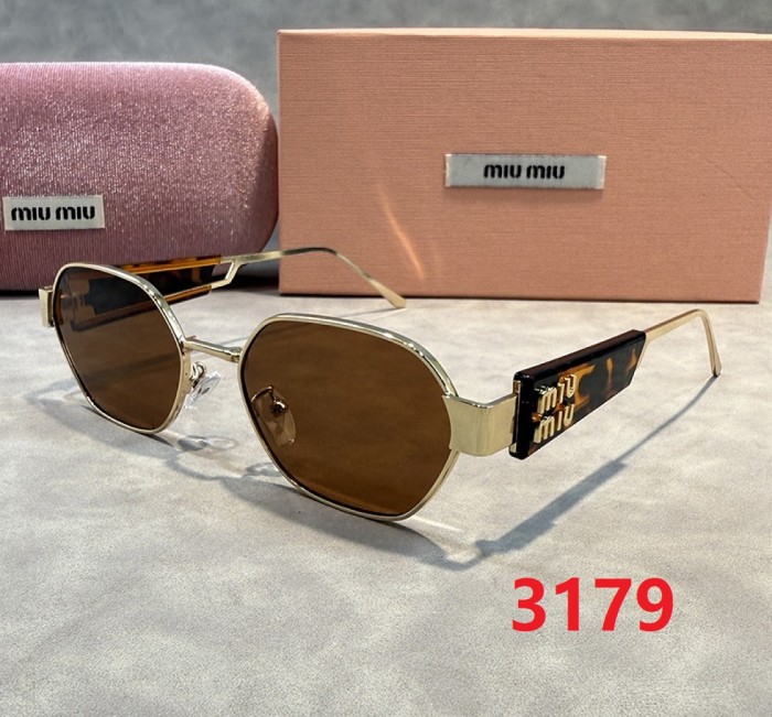 Blue light blocking sunglasses with the box and case ,G25-3174-3179