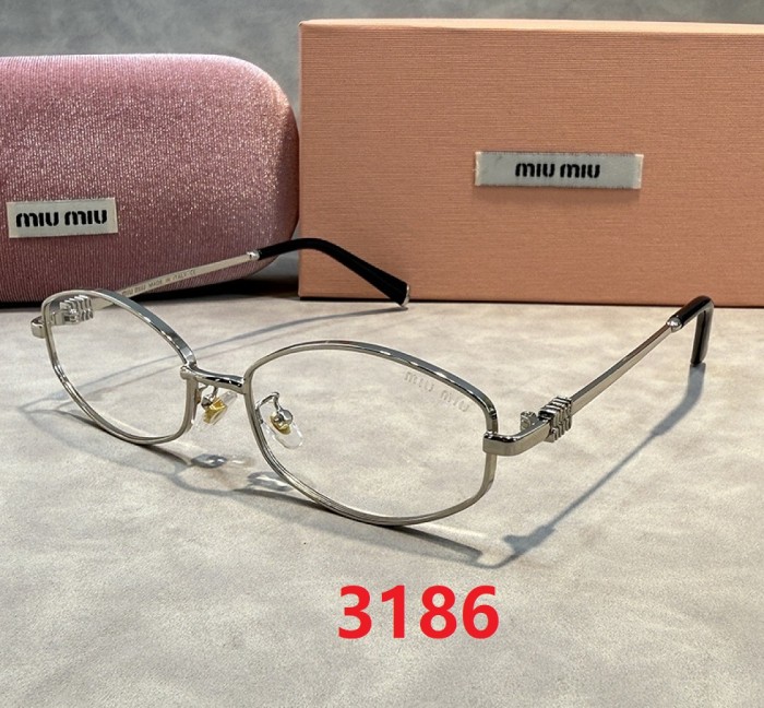 Blue light blocking sunglasses with the box and case ,G25-3180-3186