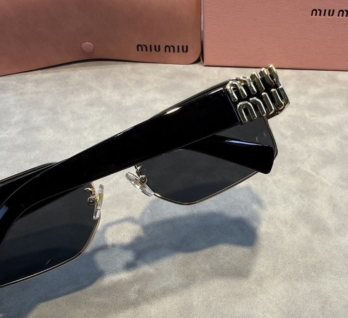 Blue light blocking sunglasses with the box and case ,G25-2263-2268