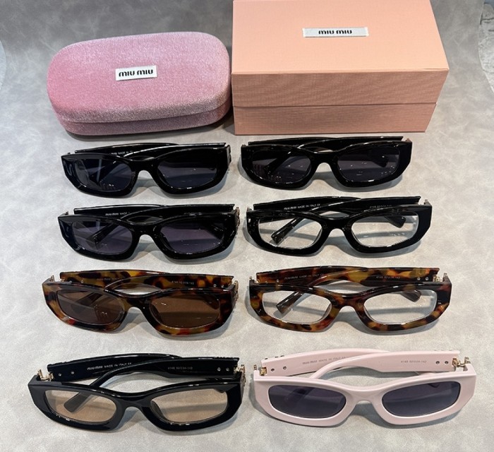 Blue light blocking sunglasses with the box and case ,G25-3199-3206