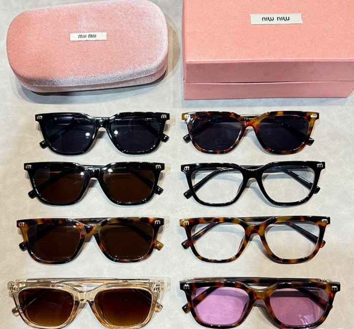 Blue light blocking sunglasses with the box and case ,G25-2199-2206