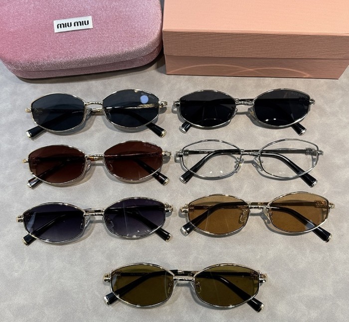Blue light blocking sunglasses with the box and case ,G25-3180-3186