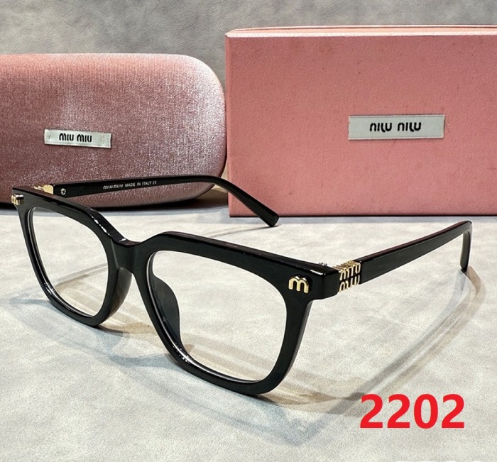 Blue light blocking sunglasses with the box and case ,G25-2199-2206