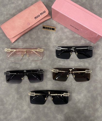 Blue light blocking sunglasses with the box and case ,G25-3207-3211