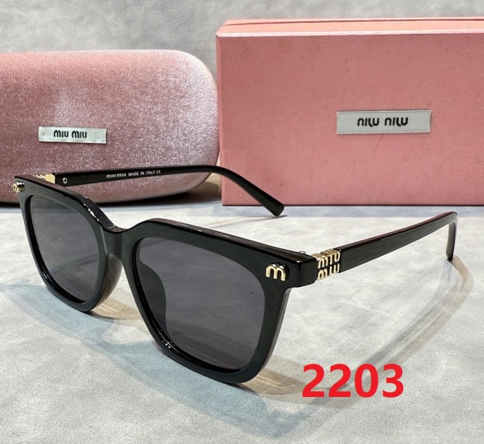 Blue light blocking sunglasses with the box and case ,G25-2199-2206