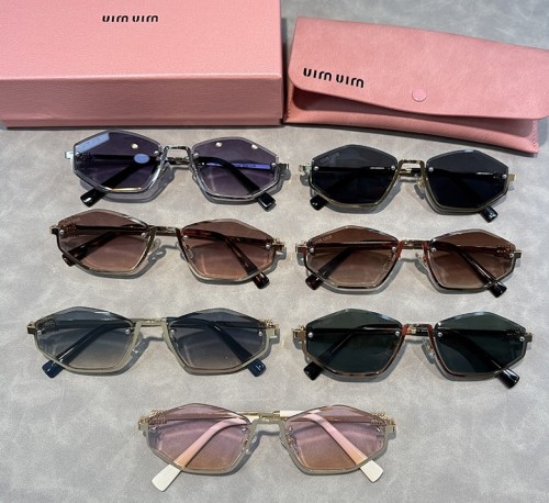 Blue light blocking sunglasses with the box and case ,G25-2225-2231
