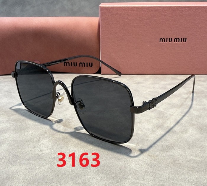 Blue light blocking sunglasses with the box and case ,G25-3161-3167