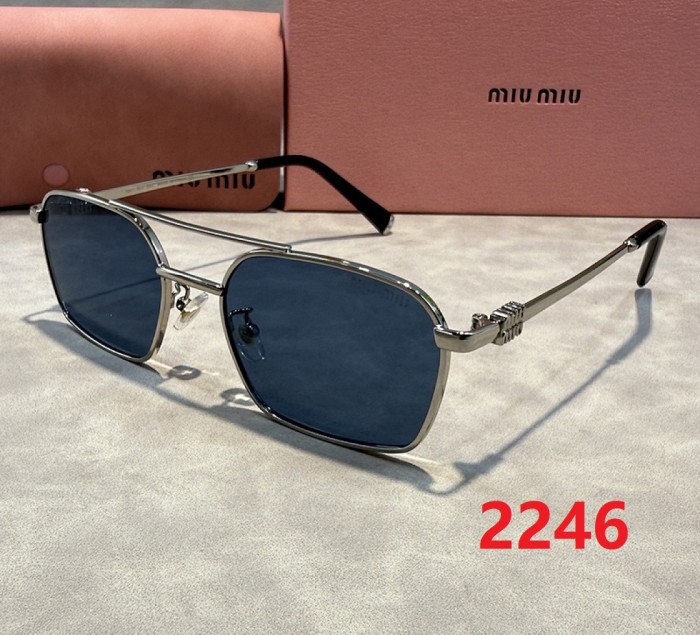 Blue light blocking sunglasses with the box and case ,G25-2244-2249