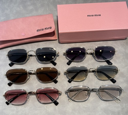 Blue light blocking sunglasses with the box and case ,G25-2213-2218