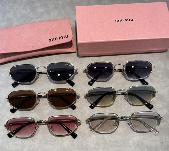 Blue light blocking sunglasses with the box and case ,G25-2213-2218