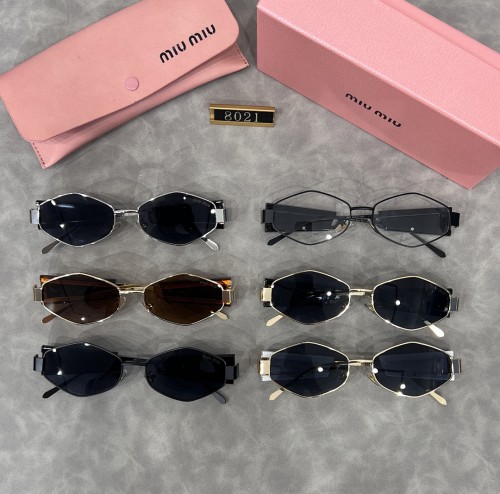 Blue light blocking sunglasses with the box and case ,G25-3218-3223