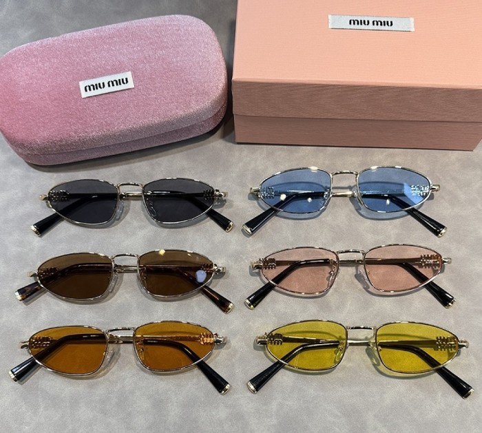 Blue light blocking sunglasses with the box and case ,G25-3187-3192