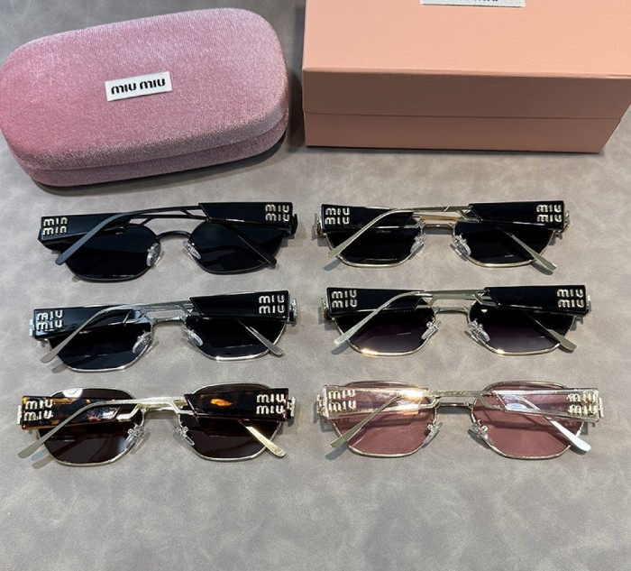 Blue light blocking sunglasses with the box and case ,G25-3174-3179