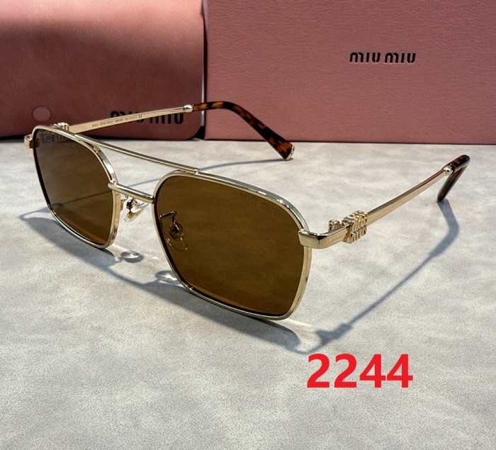Blue light blocking sunglasses with the box and case ,G25-2244-2249