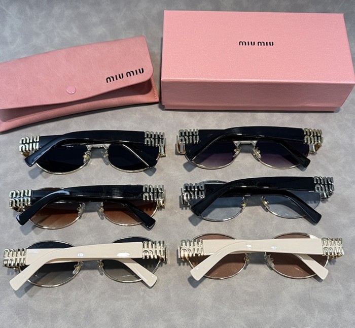 Blue light blocking sunglasses with the box and case ,G25-2232-2237