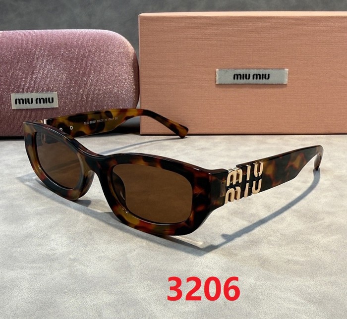 Blue light blocking sunglasses with the box and case ,G25-3199-3206