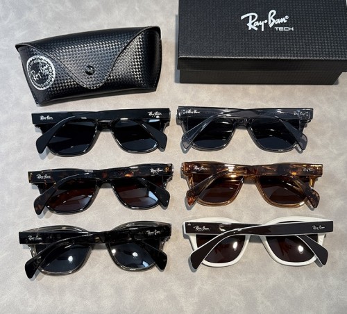 Blue light blocking sunglasses with the box and case ,G25-3288-3293