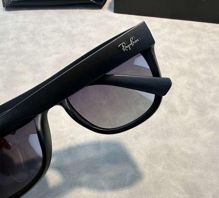 Blue light blocking sunglasses with the box and case ,G25-3378-3382