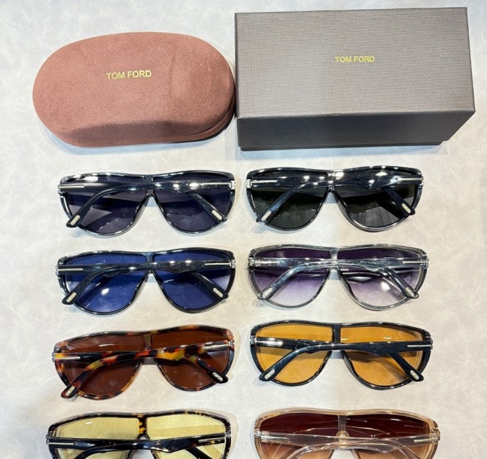 Blue light blocking sunglasses with the box and case ,G25-3444-3451