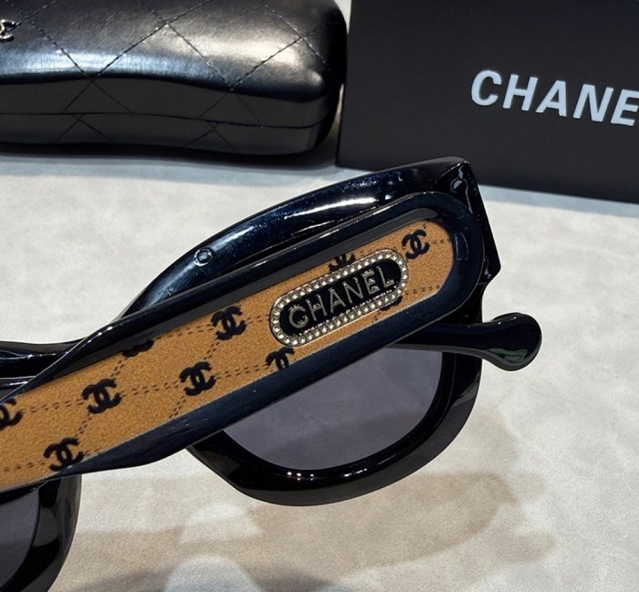 Blue light blocking sunglasses with the box and case ,G25-3498-3503