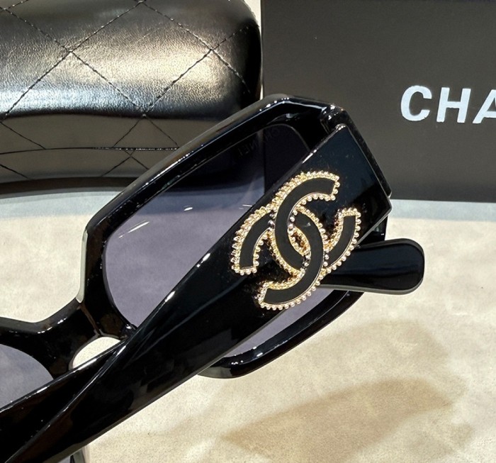 Blue light blocking sunglasses with the box and case ,G25-3452-3457