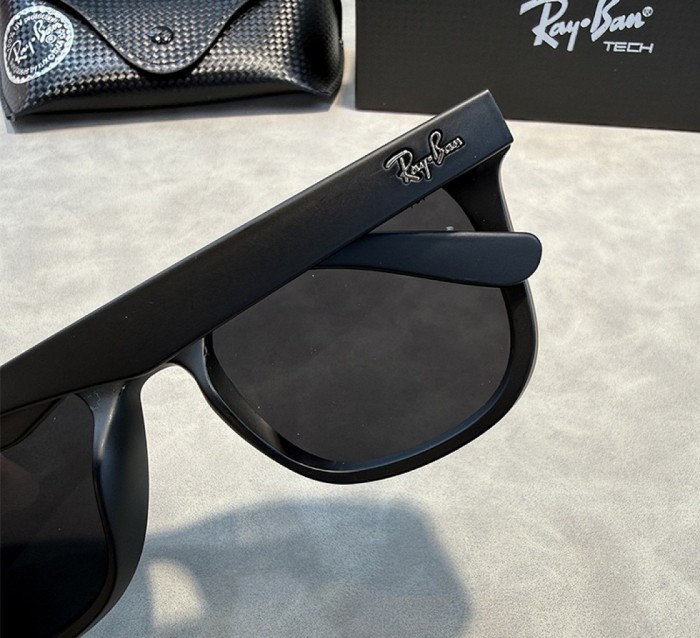 Blue light blocking sunglasses with the box and case ,G25-3351-3355