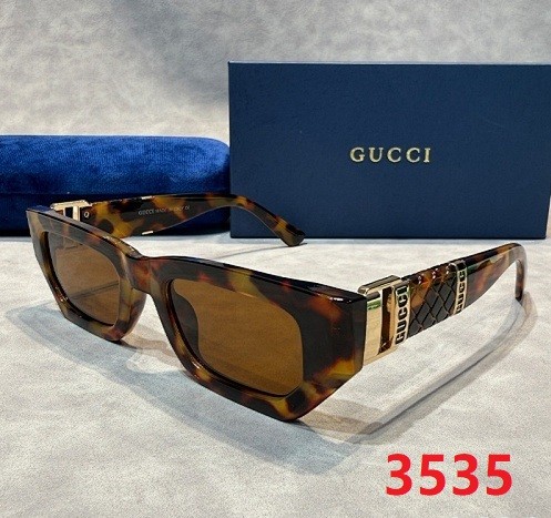 Blue light blocking sunglasses with the box and case ,G25-3531-3536