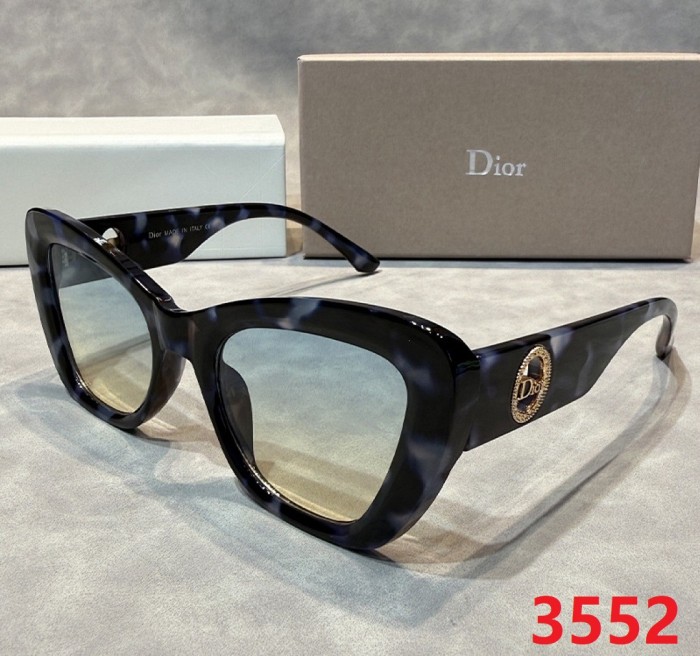 Blue light blocking sunglasses with the box and case ,G25-3550-3555
