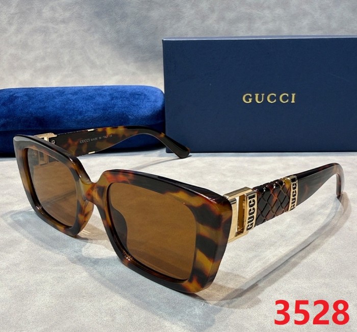 Blue light blocking sunglasses with the box and case ,G25-3525-3530