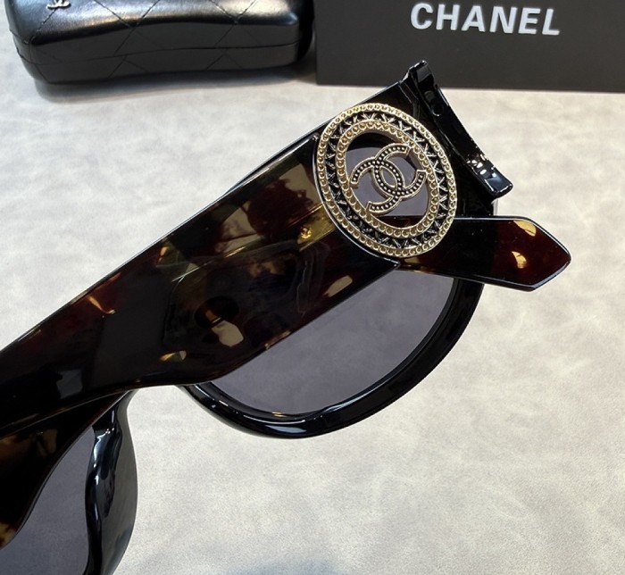 Blue light blocking sunglasses with the box and case ,G25-3591-3597