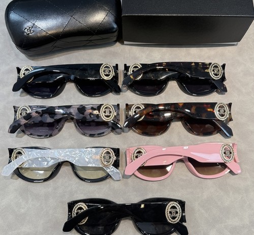 Blue light blocking sunglasses with the box and case ,G25-3591-3597