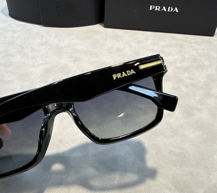 Blue light blocking sunglasses with the box and case ,G25-3638-3642