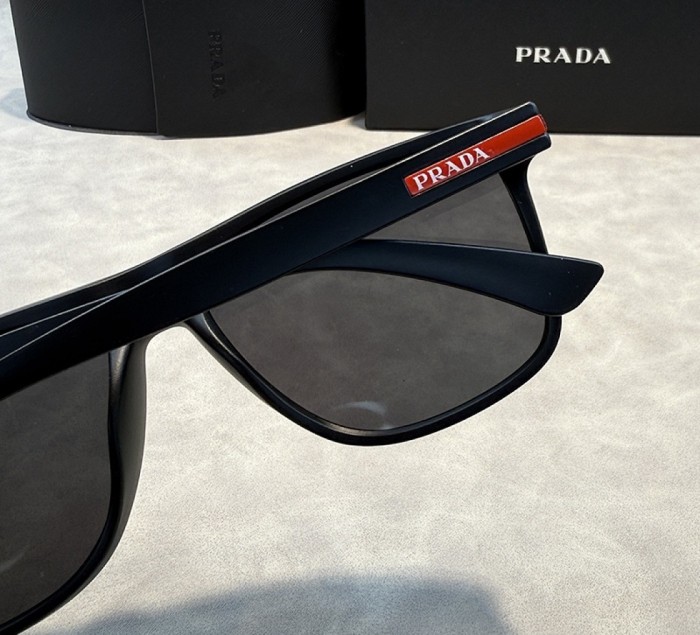 Blue light blocking sunglasses with the box and case ,G25-3643-3650