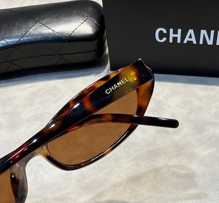 Blue light blocking sunglasses with the box and case ,G25-3568-3576