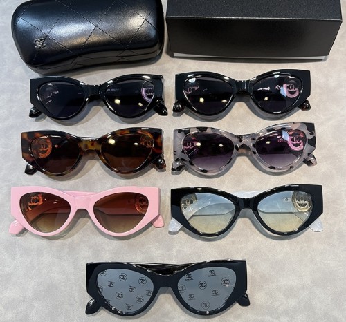 Blue light blocking sunglasses with the box and case ,G25-3584-3590
