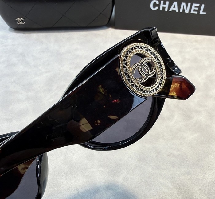 Blue light blocking sunglasses with the box and case ,G25-3584-3590
