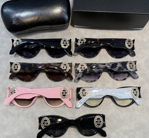 Blue light blocking sunglasses with the box and case ,G25-3584-3590