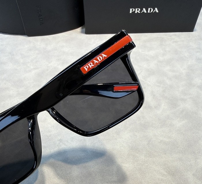 Blue light blocking sunglasses with the box and case ,G25-3672-3676