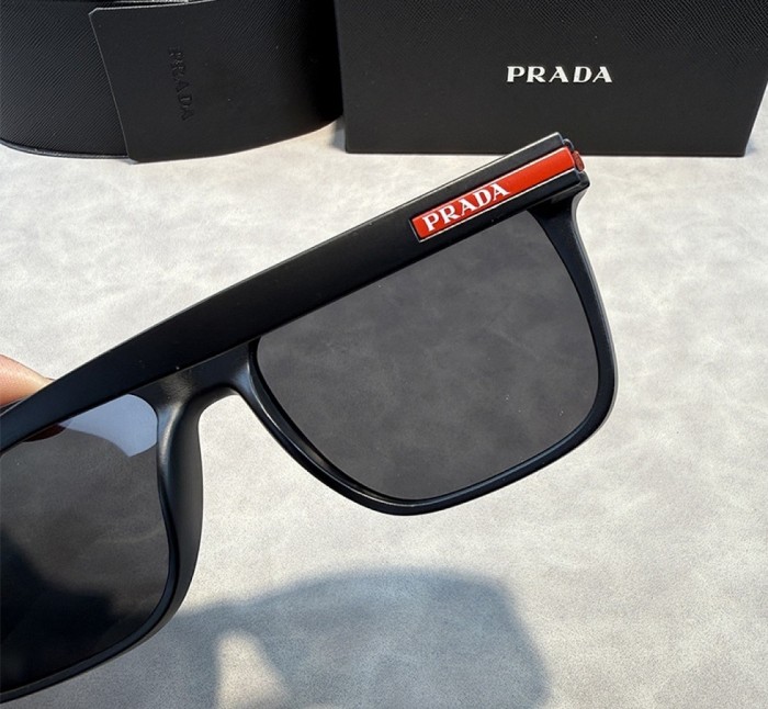 Blue light blocking sunglasses with the box and case ,G25-3651-3658