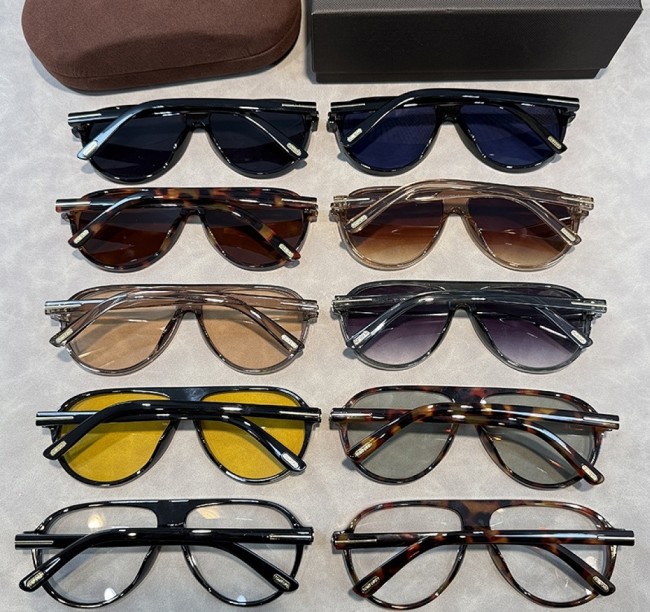 Blue light blocking sunglasses with the box and case ,G25-3708-3717