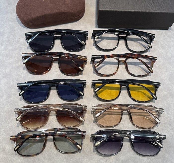 Blue light blocking sunglasses with the box and case ,G25-3718-3727