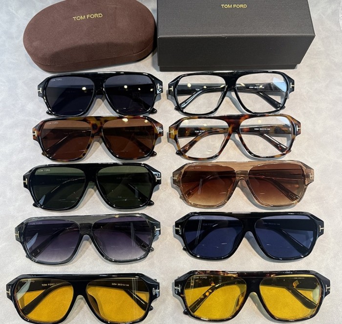 Blue light blocking sunglasses with the box and case ,G25-3785-3794