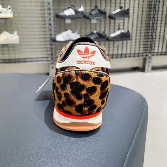 Women runner sneaker shoes,  with box,size 35.5-40，SS70-281
